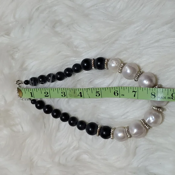 Boutique retro mid century modern black and white bead necklace - Picture 5 of 5